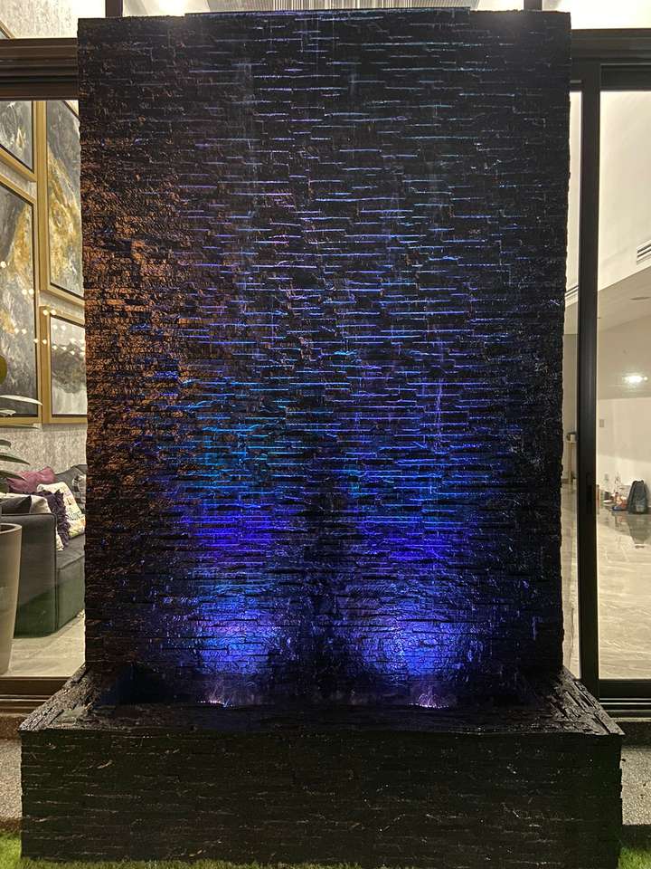Muro llorón con iluminación