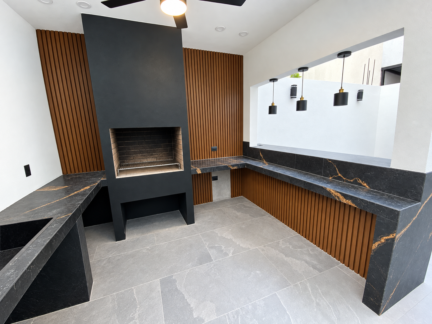 Área de asador con acabados decorativos